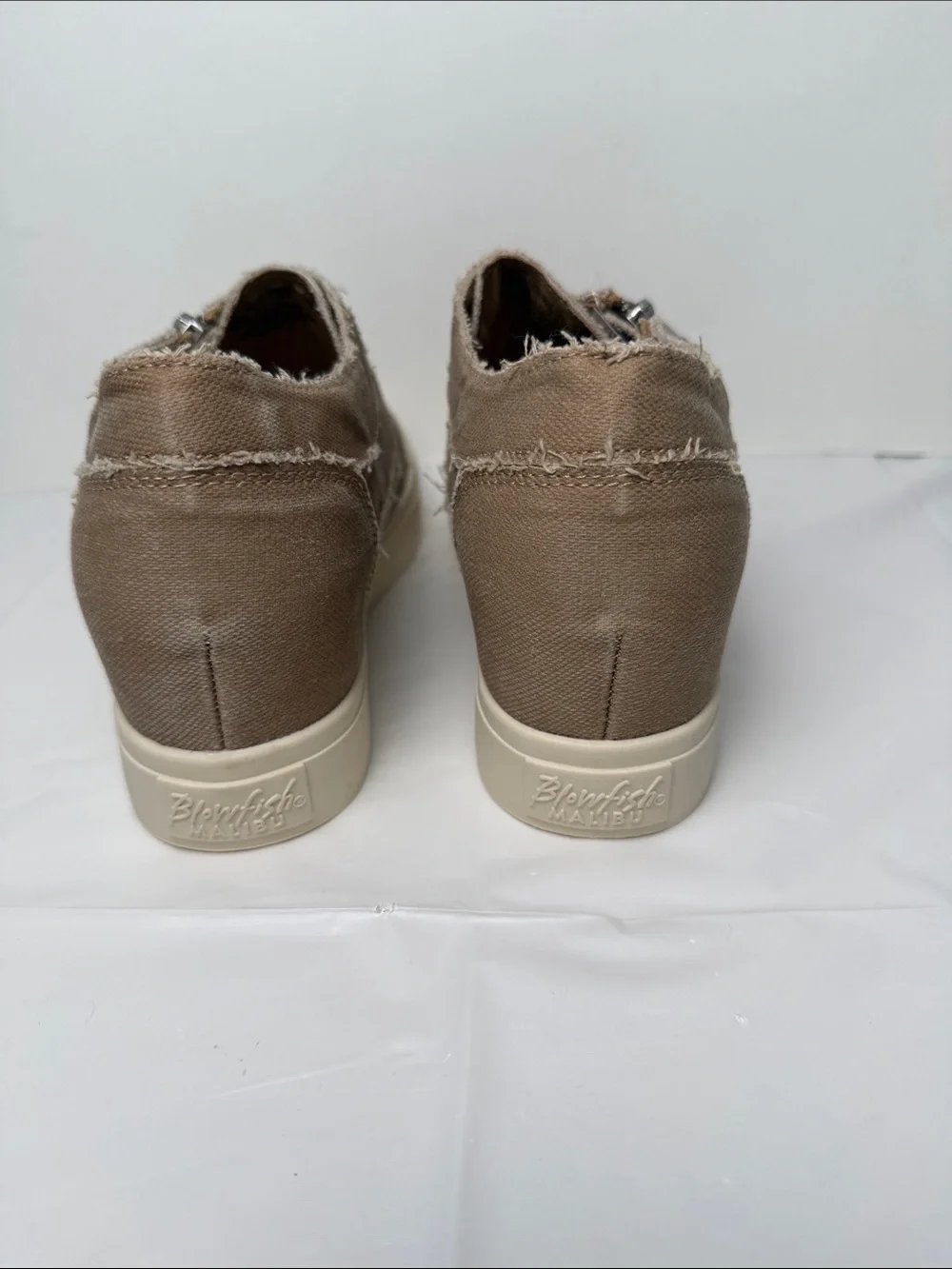 Blowfish Malibu Zayla Tan Canvas Hidden Wedge Sneakers Zipper Distressed 8.5M